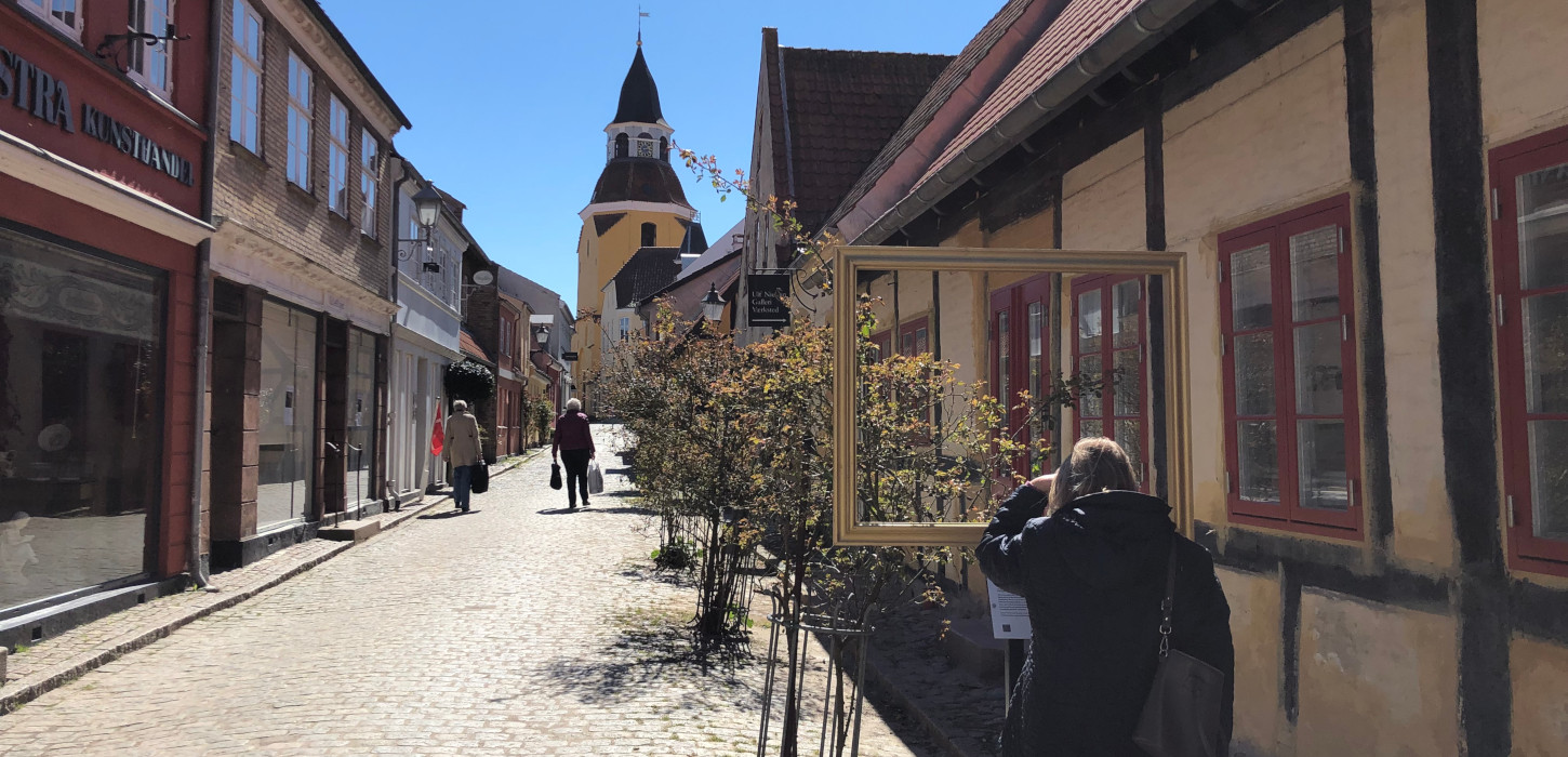 Bøjdestræde i Faaborg med guldrammer