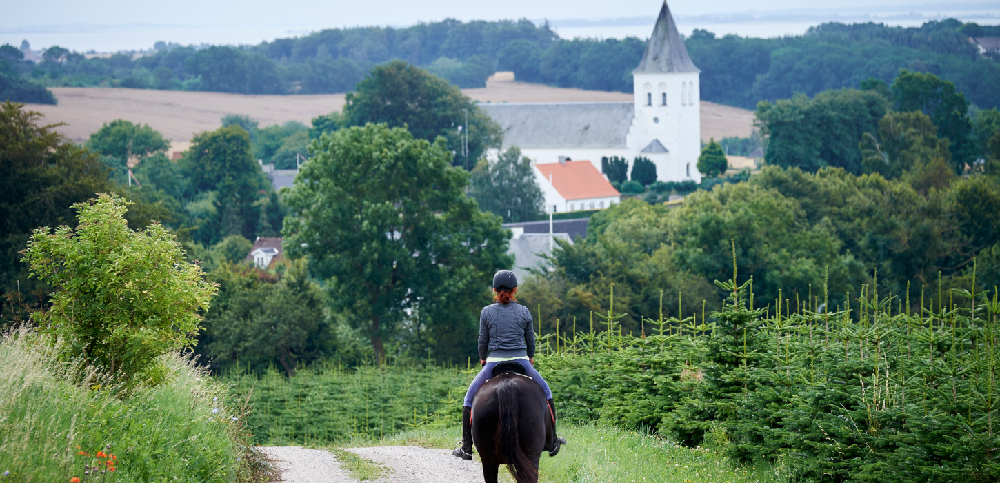 Diernæs Kirke og rytter Faaborg