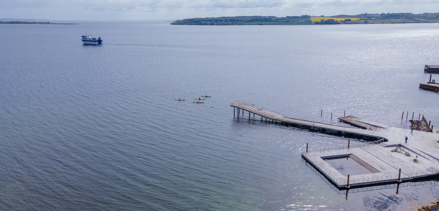 Havkajakker og Faaborg Havnebad | Ø-færgen til øerne Lyø og Avernakø | VisitFaaborg