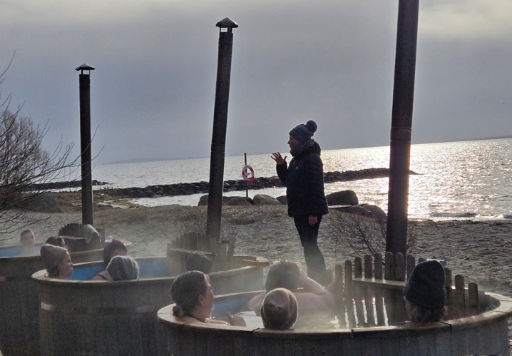Ansigtsyoga i vildmarksbade